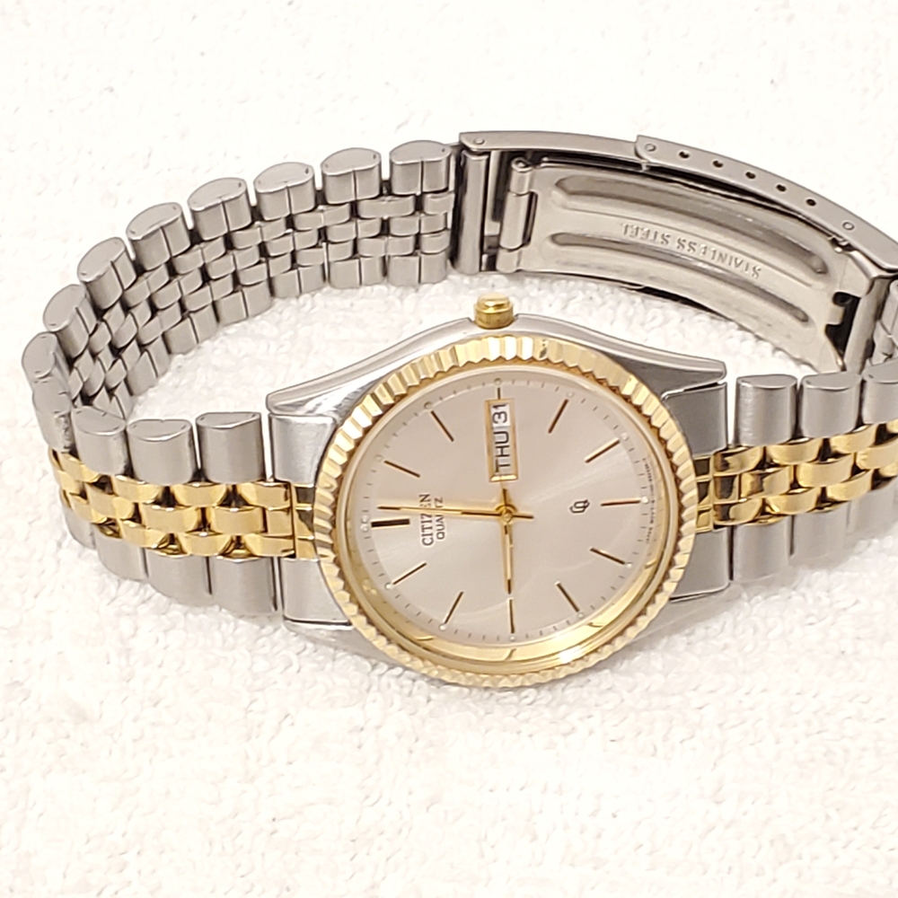Vintage Citizen CQ Men's Day Date Presidental Watch Gold Tone Stainless Steel - Picture 5 of 10
